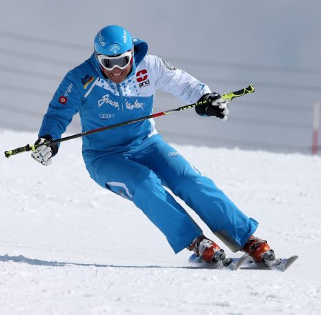 Ski-machine-skier Skier on the slopes